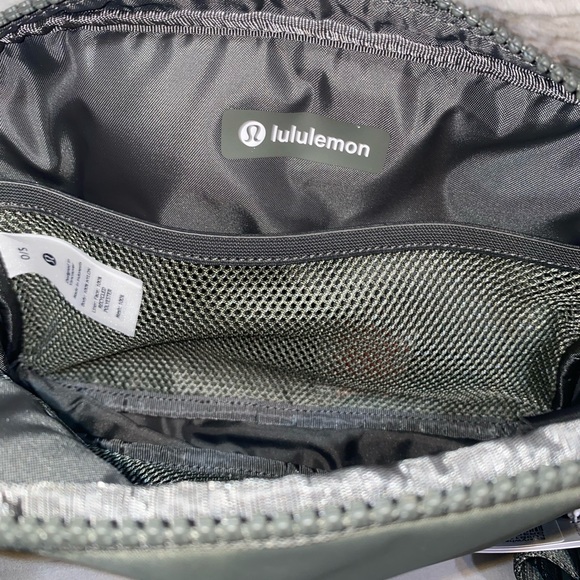 NWT LULULEMON EVERYWHERE BELT BAG - Picture 8 of 15